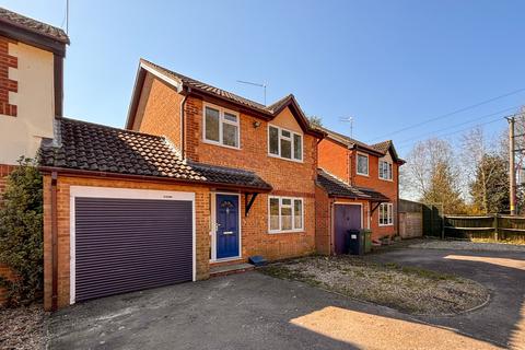 3 bedroom link detached house for sale, Juniper Close, Whitehill, Bordon, Hampshire, GU35
