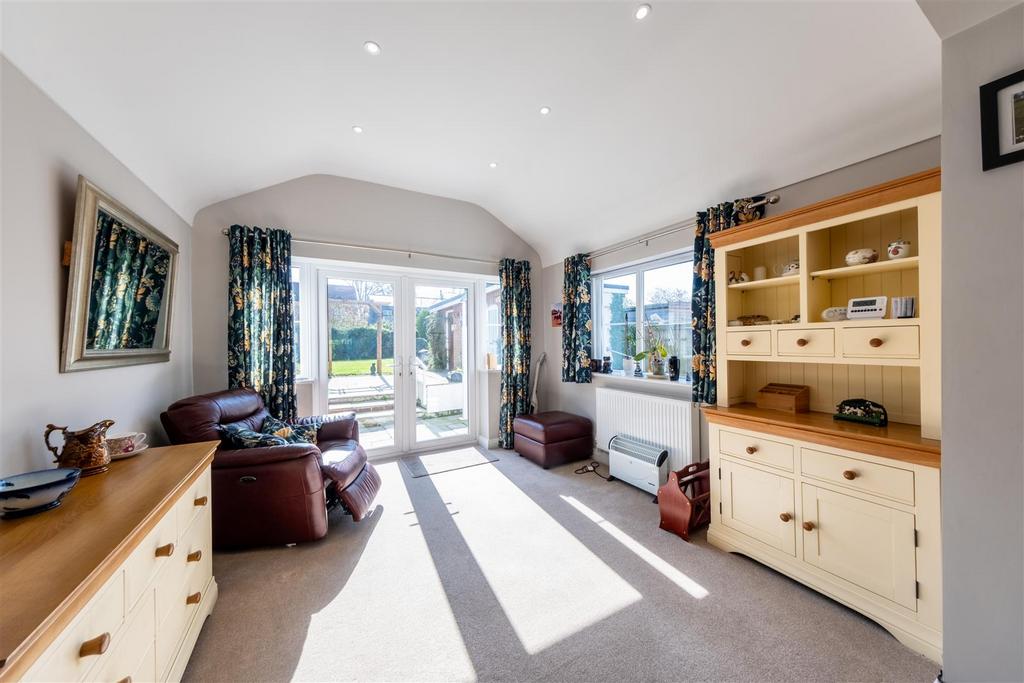 18 Grove Gardens-009.jpg