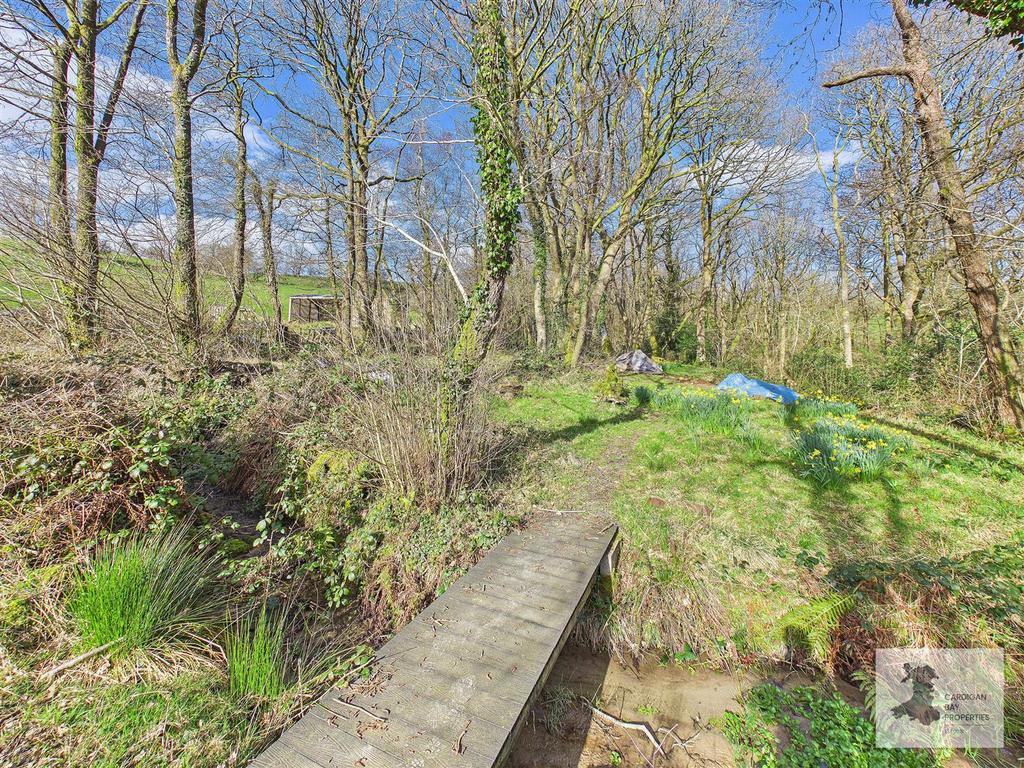 Gardens/woodland