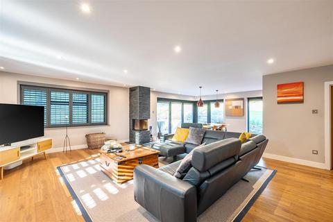 5 bedroom detached house for sale, Waterhouse Lane, Kingswood