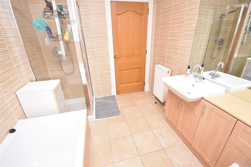 Bathroom (2).jpg
