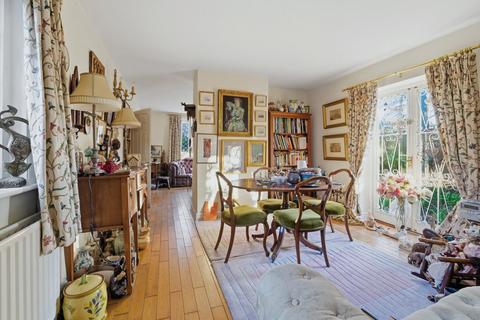 2 bedroom detached house for sale, Gresham Road, Staines-upon-Thames, TW18