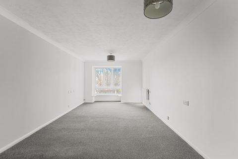 undefined, Farm Close, Staines-upon-Thames, TW18