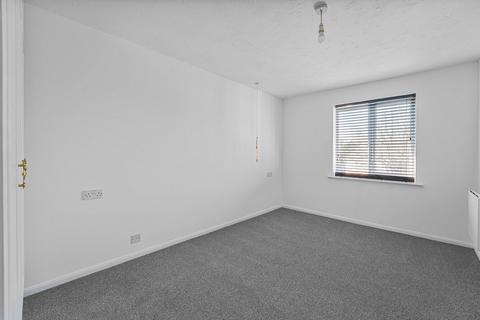 undefined, Farm Close, Staines-upon-Thames, TW18