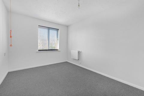 undefined, Farm Close, Staines-upon-Thames, TW18