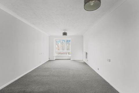 undefined, Farm Close, Staines-upon-Thames, TW18