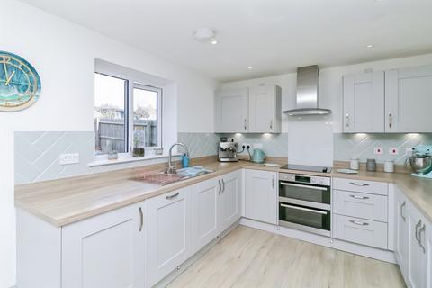 4 bedroom detached house for sale, Railway Road, Rhoose, Barry