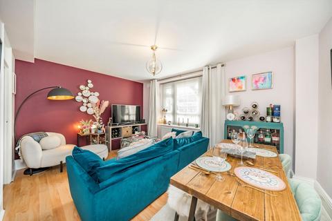 2 bedroom flat to rent, Stockwell Road, London SW9