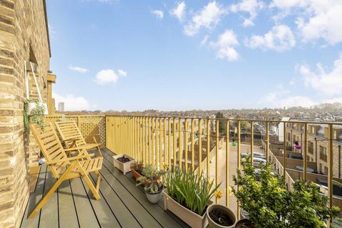 2 bedroom flat to rent, Atheldene Road, LONDON SW18
