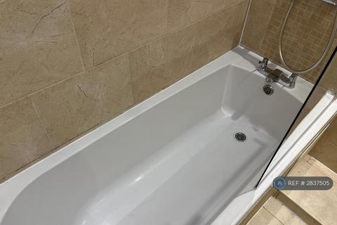 2 bedroom flat to rent, Greyhound Lane, London, SW16