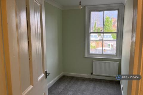2 bedroom flat to rent, Castle Walk, Reigate, RH2
