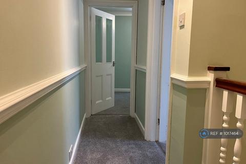 2 bedroom flat to rent, Castle Walk, Reigate, RH2