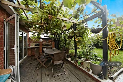 undefined, Mount Road, Mitcham, CR4