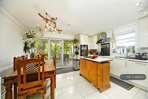 undefined, Mount Road, Mitcham, CR4