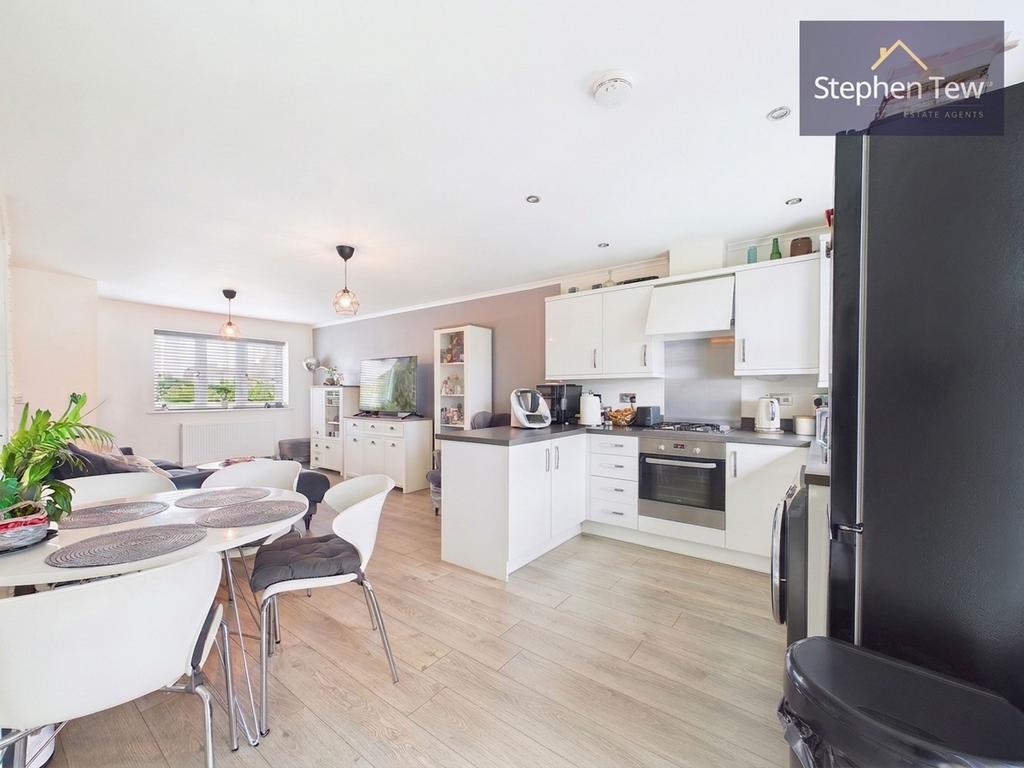 Lounge &amp; Dining Kitchen