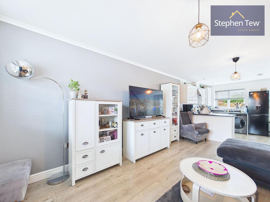 Lounge &amp; Dining Kitchen