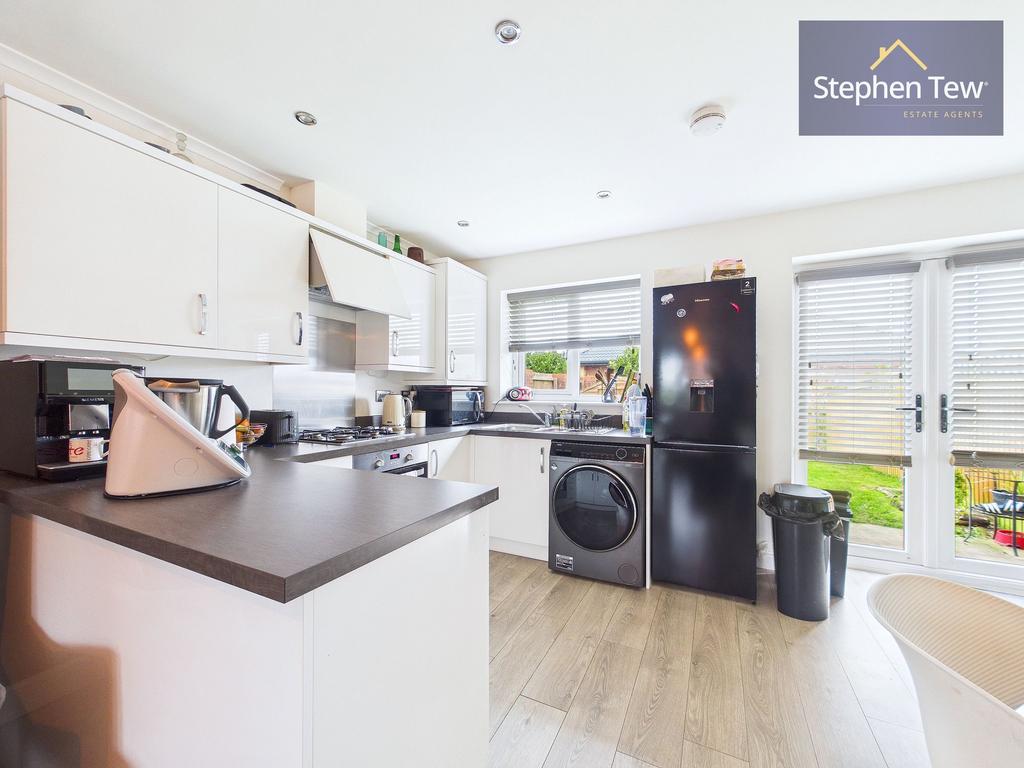 Lounge &amp; Dining Kitchen