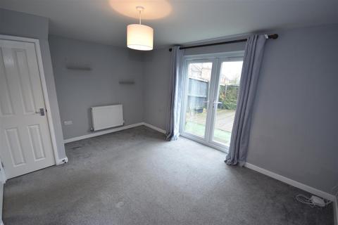 2 bedroom semi-detached house to rent, Church Square, Brandon