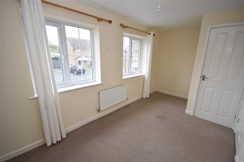 2 bedroom semi-detached house to rent, Church Square, Brandon