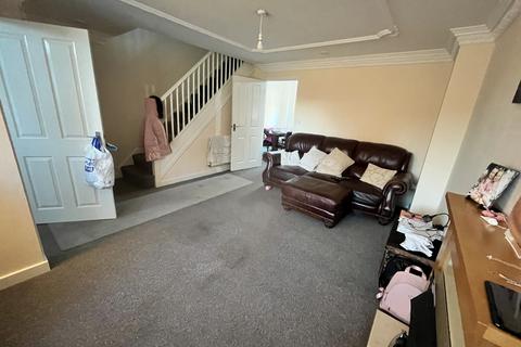 3 bedroom terraced house to rent, 5 West End Terrace, New Rossington, Doncaster