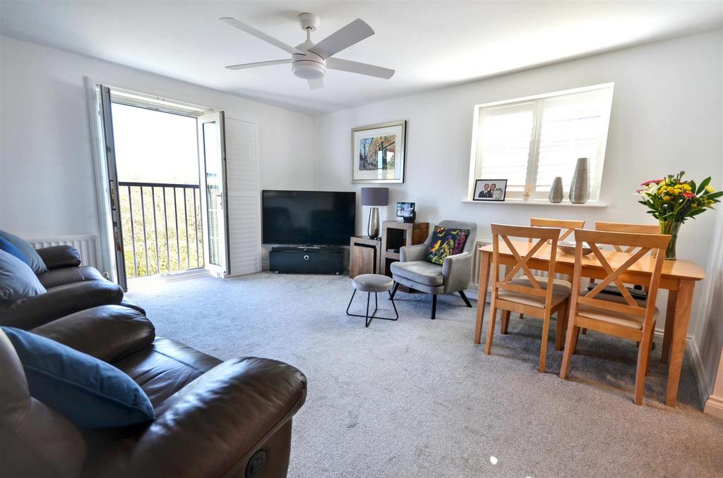 Lounge / Dining Room