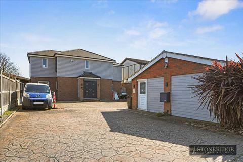 4 bedroom detached house for sale, Walton on the Naze CO14