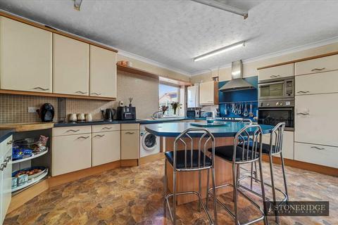 4 bedroom detached house for sale, Walton on the Naze CO14