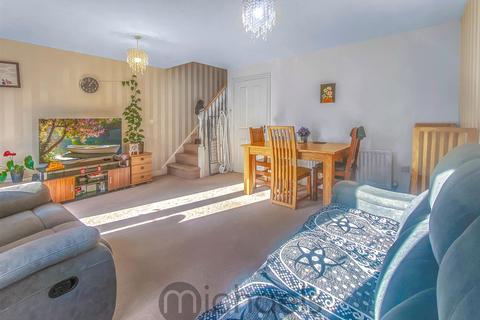3 bedroom terraced house to rent, Kirk Way, Colchester, CO4 5ZN