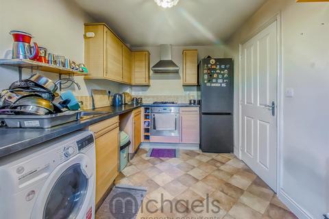 3 bedroom terraced house to rent, Kirk Way, Colchester, CO4 5ZN