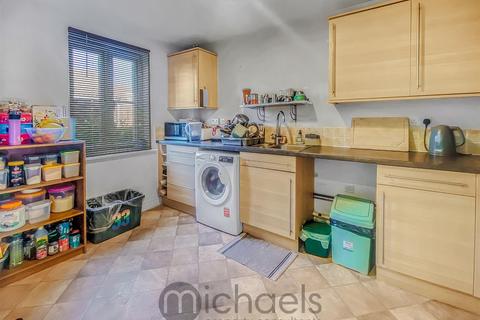 3 bedroom terraced house to rent, Kirk Way, Colchester, CO4 5ZN