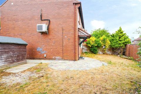 3 bedroom semi-detached house for sale, Rochford Gardens, Bicester