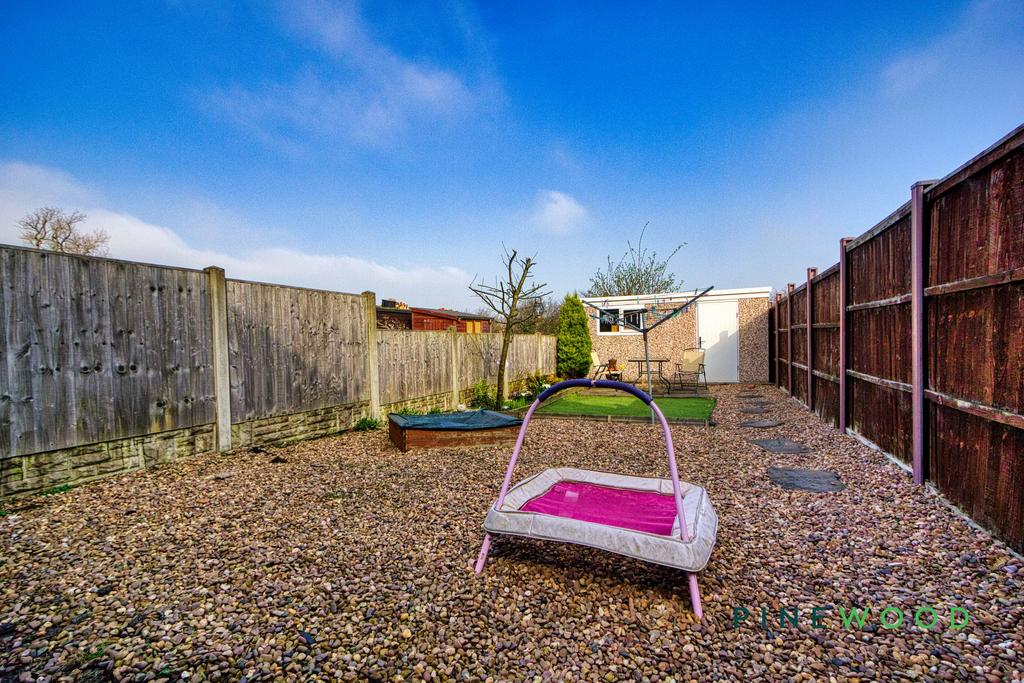 Garden / Outbuilding