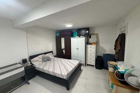 undefined, Mitcham CR4