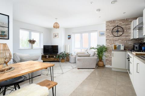 2 bedroom flat for sale, Mayfield Road, Walton-on-Thames, KT12