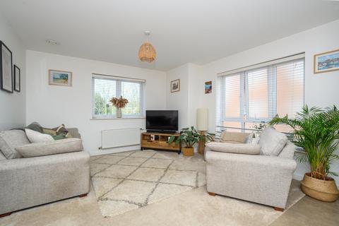 2 bedroom flat for sale, Mayfield Road, Walton-on-Thames, KT12
