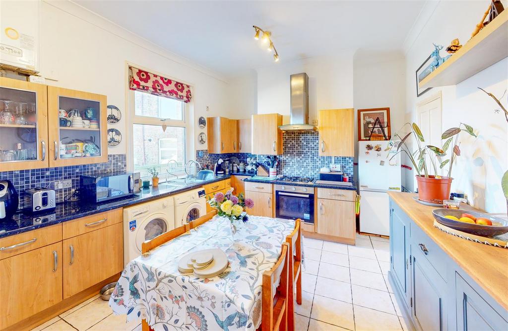 Kitchen 1.jpg