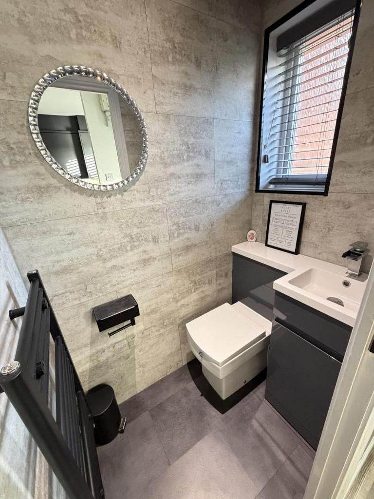 Guest cloakroom/wc