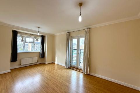 2 bedroom flat to rent, 9A Apsley Close, North Harrow HA2