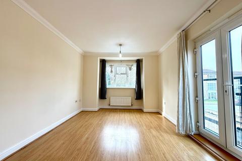 2 bedroom flat to rent, 9A Apsley Close, North Harrow HA2