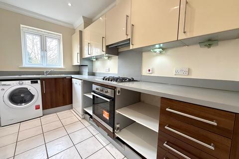 2 bedroom flat to rent, 9A Apsley Close, North Harrow HA2