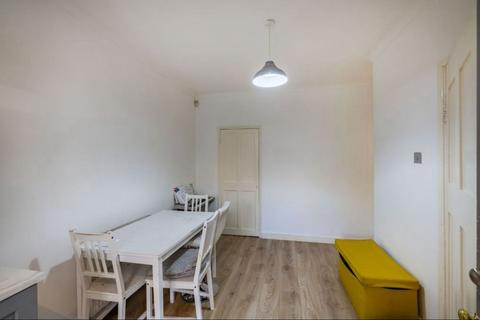 2 bedroom house to rent, Roke Lodge Road, Kenley CR8