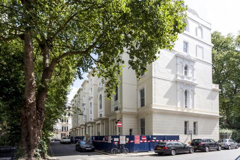 2 bedroom apartment to rent, Kensington Gardens Square London W2