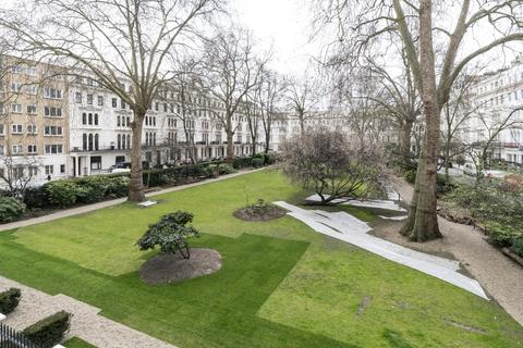 2 bedroom apartment to rent, Kensington Gardens Square London W2