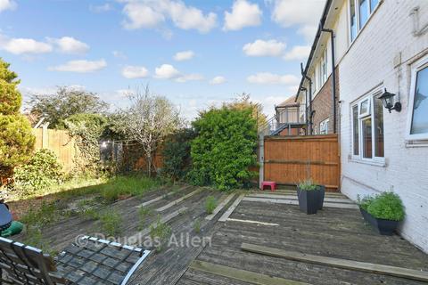 2 bedroom ground floor flat for sale, Tollgate Road, London E16