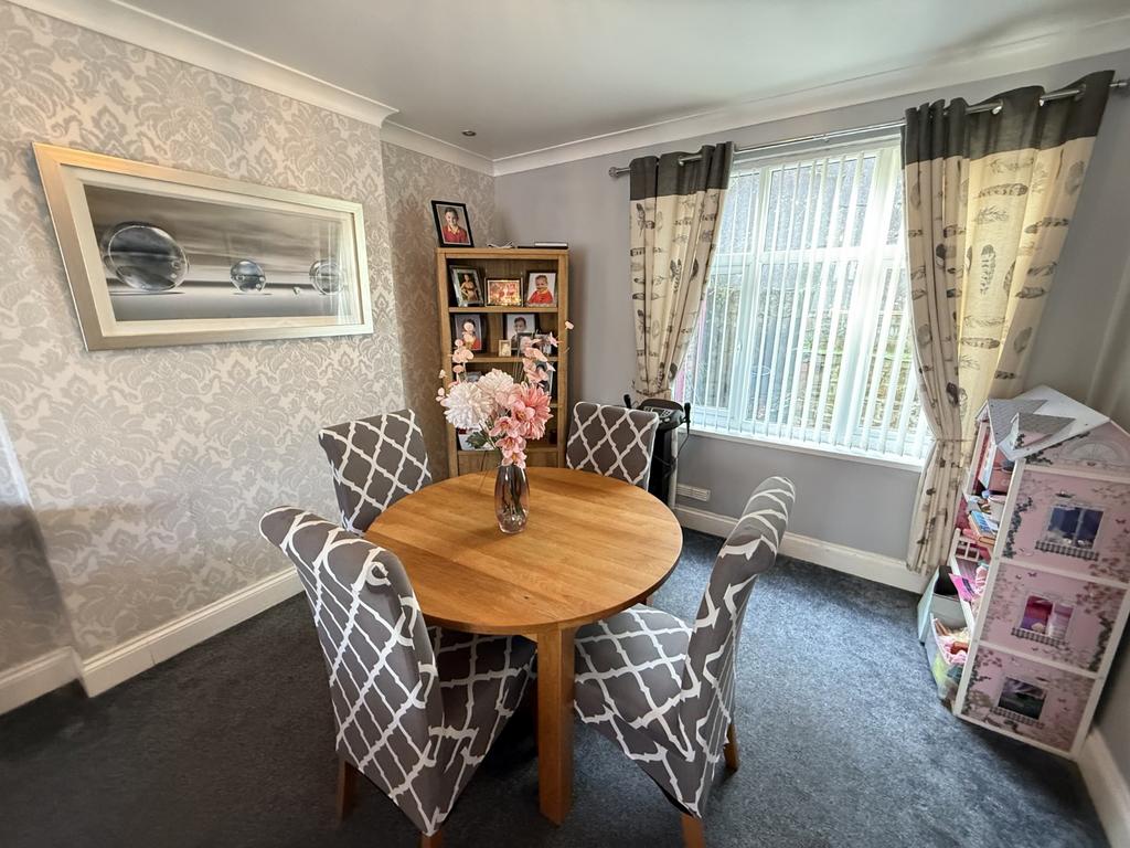 Lounge/Dining Room