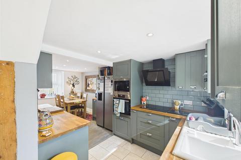 undefined, Hendre Road, Capel Hendre, Ammanford