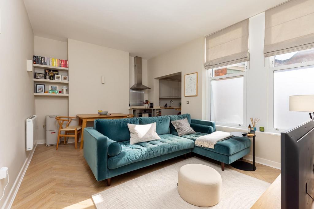 Flat 1 The Bank-10.jpg