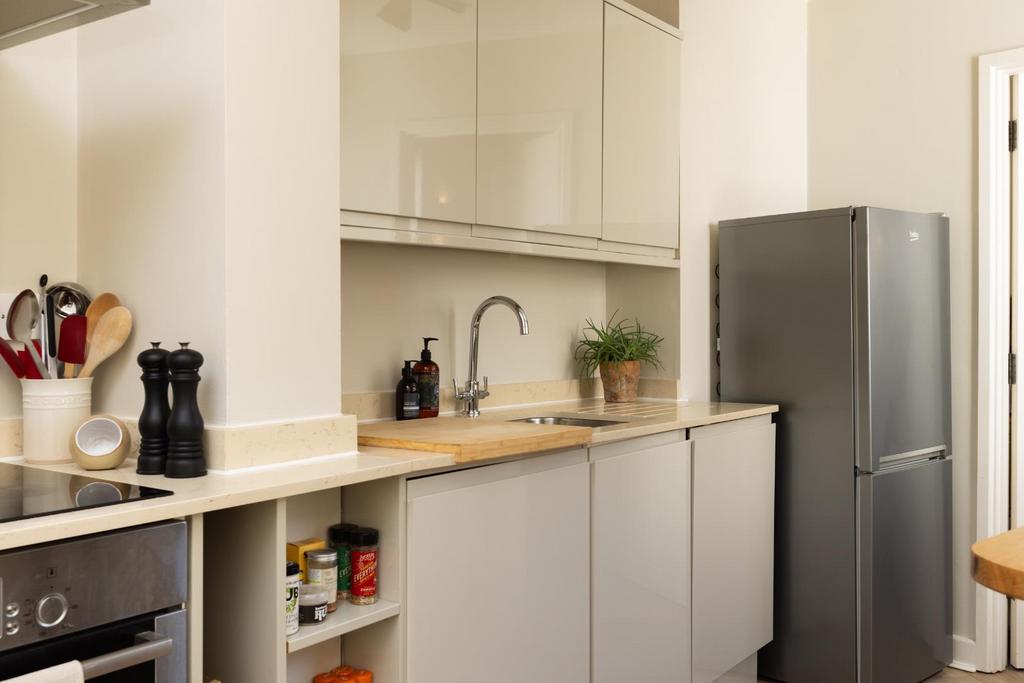 Flat 1 The Bank-14.jpg