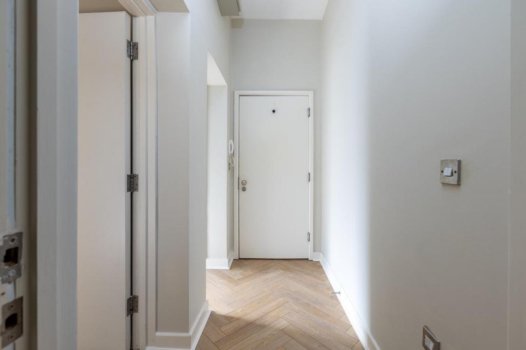 Flat 1 The Bank-8.jpg