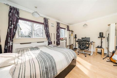 2 bedroom flat for sale, Hillmarton Road, London N7